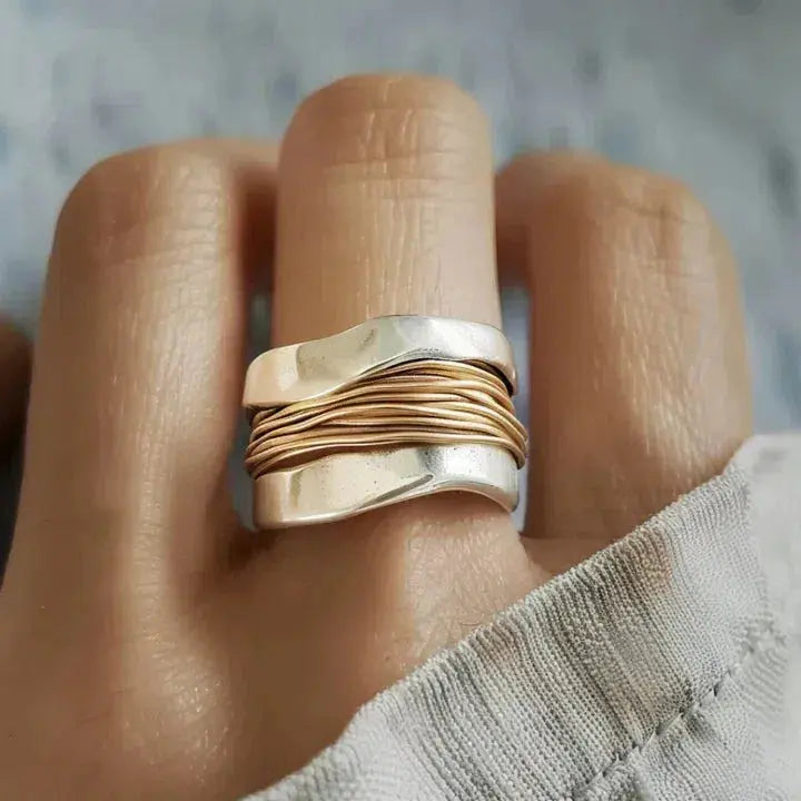 Anello con Fili d'Oro e Argento