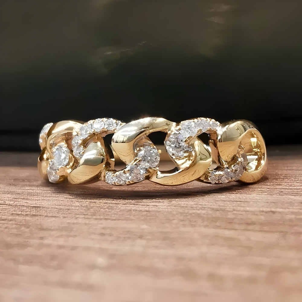 Anello Elegante con Maglia Dorata