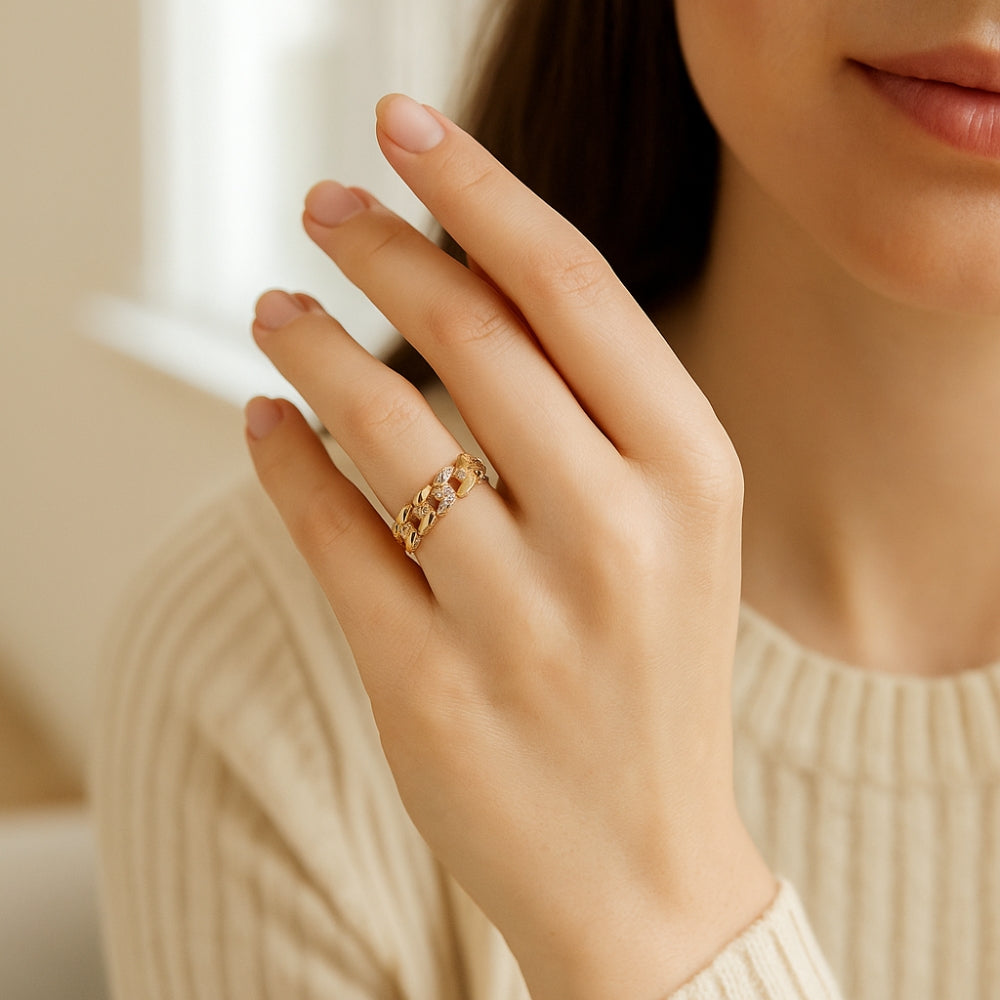 Anello Elegante con Maglia Dorata