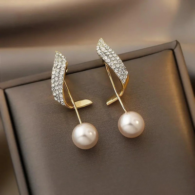 Orecchini Eleganti a Goccia di Perla in Oro