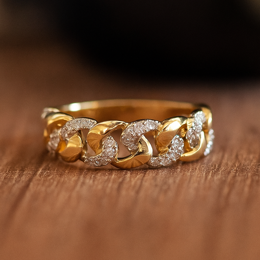 Anello Elegante con Maglia Dorata