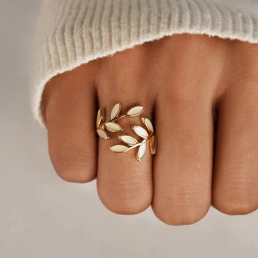 Pure - Anello Regolabile in Opale Bianco a Foglia