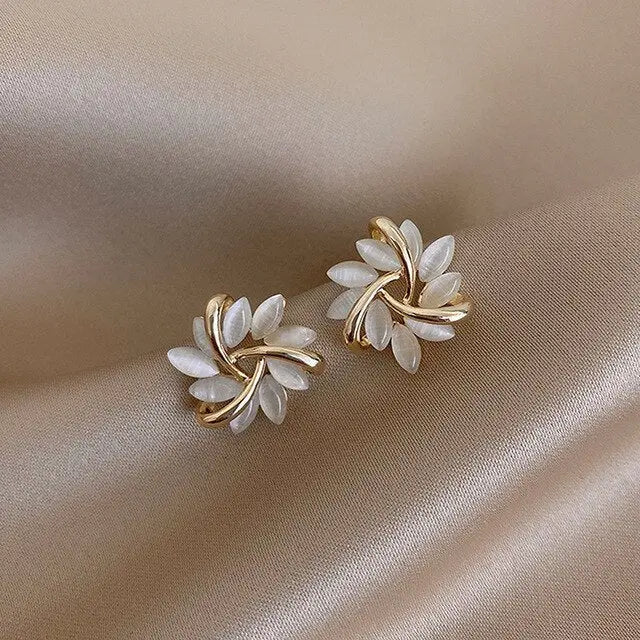 Orecchini di opale bianco di lusso in oro