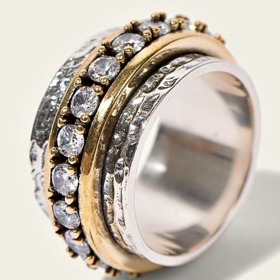 Anello Elegante con Pietre di Zirconia